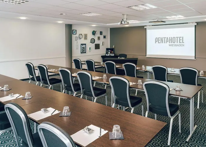 Pentahotel Hotel 4*